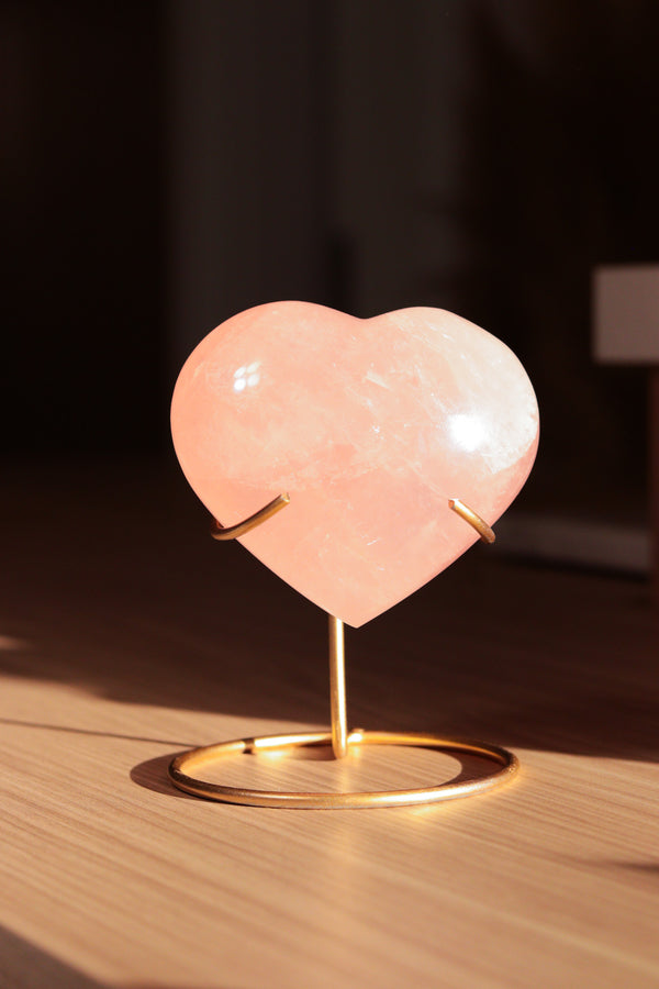 Coração Grande em Quartzo Rosa na base 02
