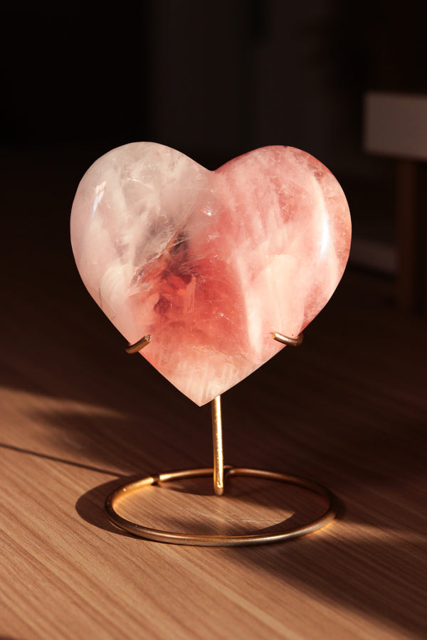 Coração Grande em Quartzo Rosa na base 01
